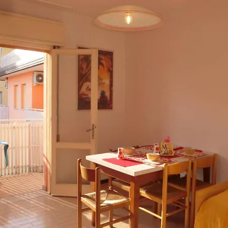 Daire Comfy One-bedroom With Balcony And Lift Bibione