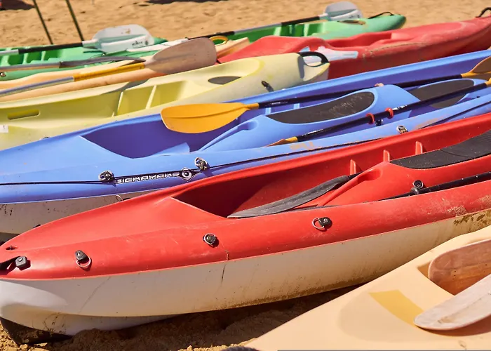 Comfy One-bedroom With Balcony And Lift * 比比翁