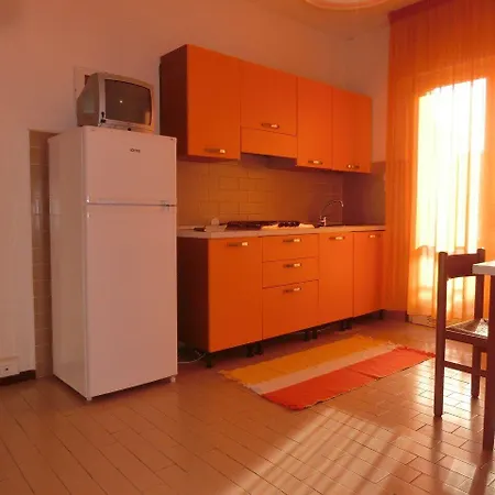 Apartment Comfy One-bedroom With Balcony And Lift *