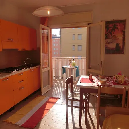 Apartment Comfy One-bedroom With Balcony And Lift *