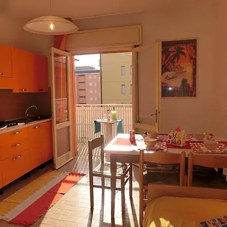 Comfy One-bedroom With Balcony And Lift