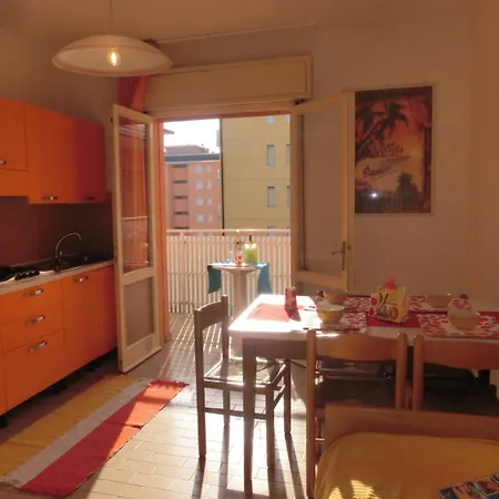 Comfy One-bedroom With Balcony And Lift * 비비오네
