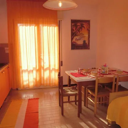 Comfy One-bedroom With Balcony And Lift * 비비오네