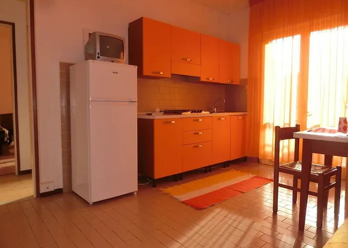 شقة Comfy One-bedroom With Balcony And Lift *