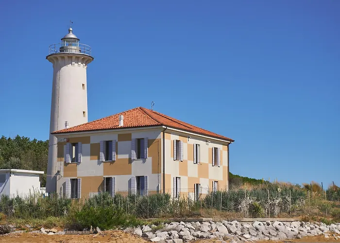 Comfy One-bedroom With Balcony And Lift شقة