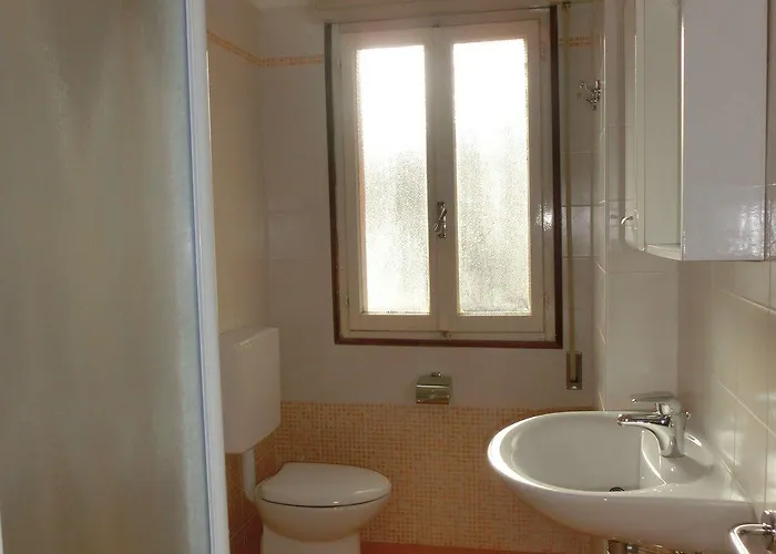 Comfy One-bedroom With Balcony And Lift *