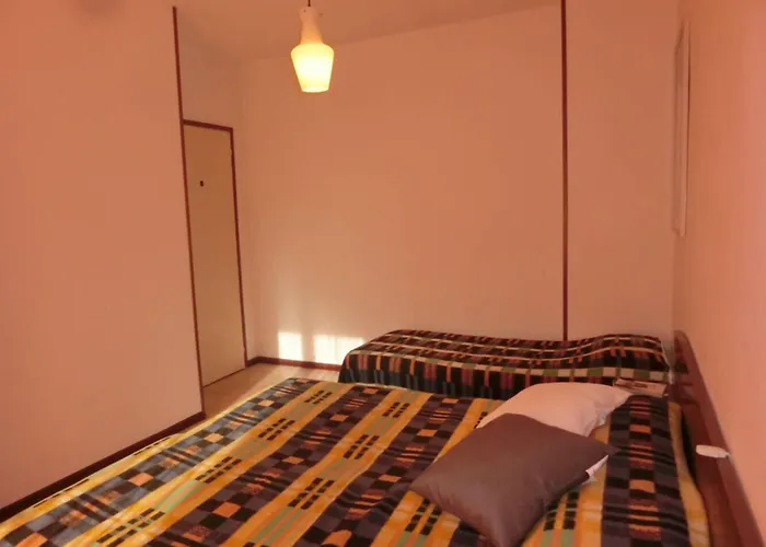 Comfy One-bedroom With Balcony And Lift * بيبيوني