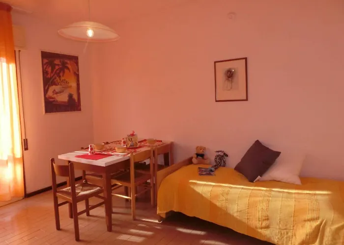 Comfy One-bedroom With Balcony And Lift شقة بيبيوني